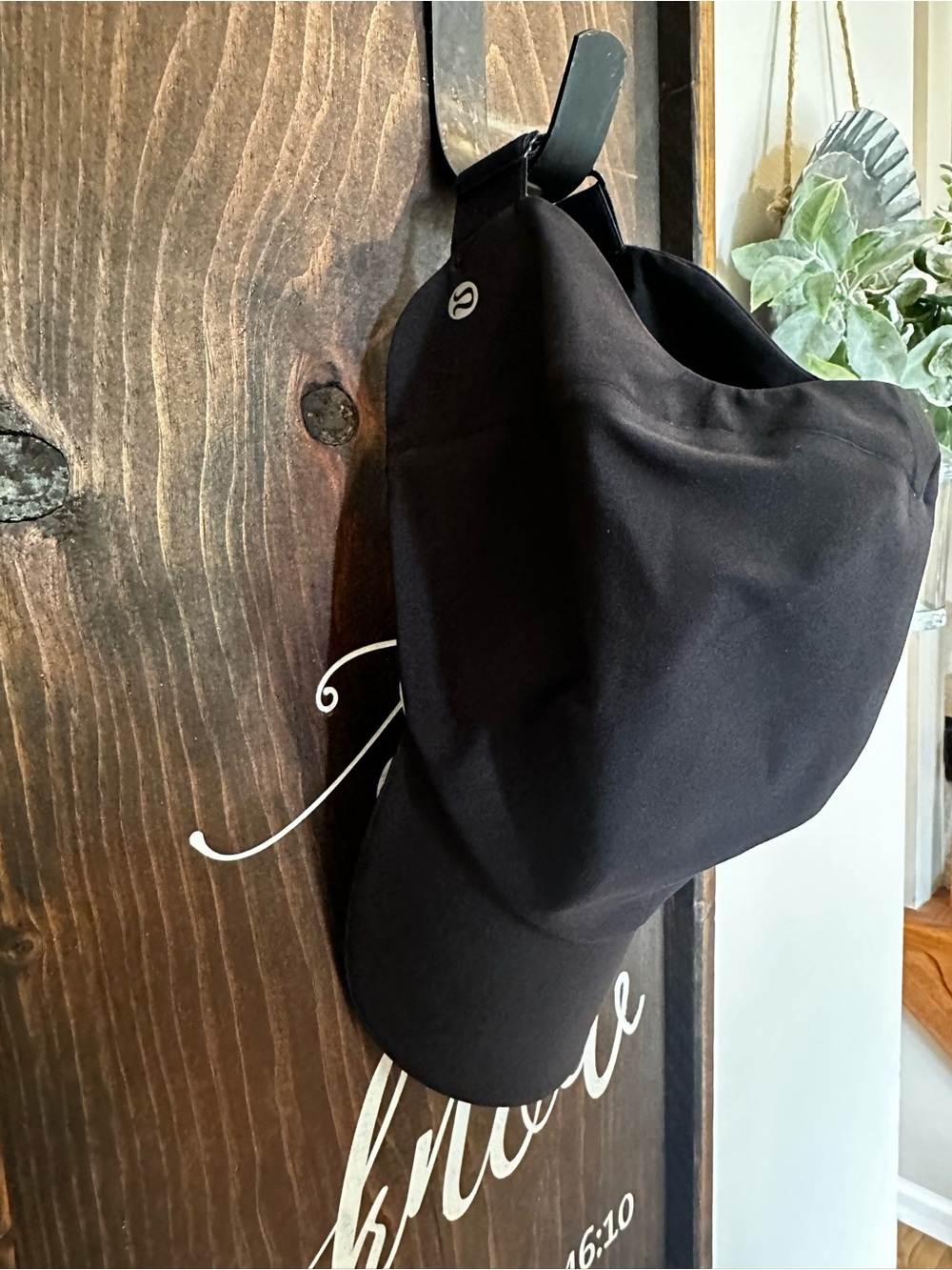 Black Lululemon Women’s Ponytail Running Hat